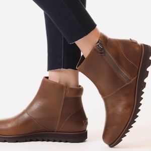 Sorel Harlow Zip Boots Size 8